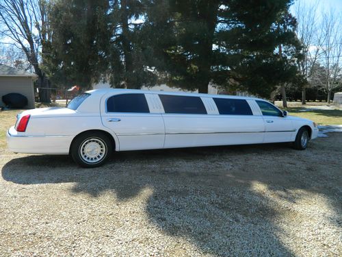 2001 lincoln town car limousine diamond 120" stretch very low mileage