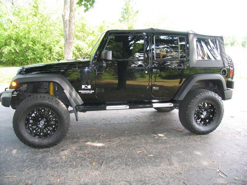 2007 jeep wrangler unlimited x .  over $ 10,000 in xtras  a  real head turner !!