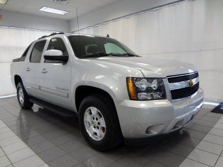 2011 chevrolet avalanche 2wd crew cab ls low miles  clean carfax    we finance