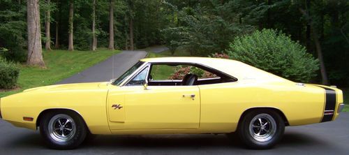 1970 dodge charger r/t 440 6 pack yellow with bumble bee stripe