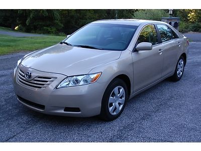 2009 toyota camry le sedan only 43k miles local trade great deal 31 mpg nice