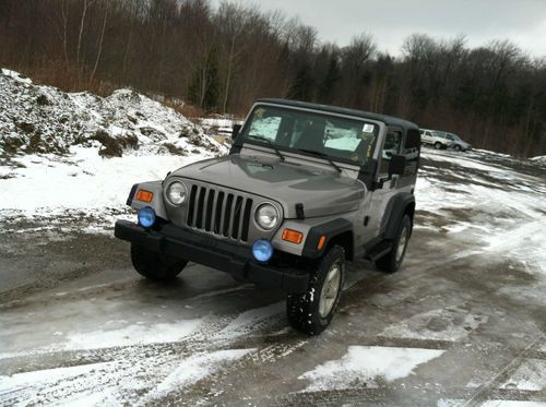 2000 jeep wrangler 4x4 runs and drives like a top very clean!!  no reserve!!