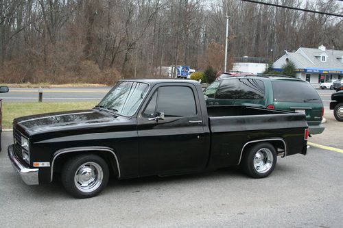 1986 gmc pickup - shortbed, lowered, restored