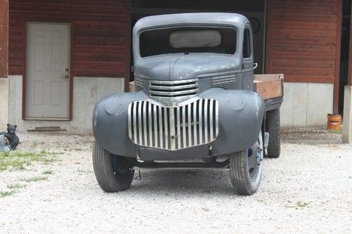 1946 chevy truck 1.5 ton, custom bed, seats, new paint no motor no reserve!!