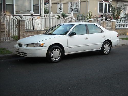 1998 toyota camry ce 151,000 miles $2400 (or best offer)