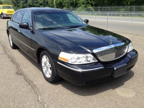 2011 lincoln town car sig limited blk/blk great price