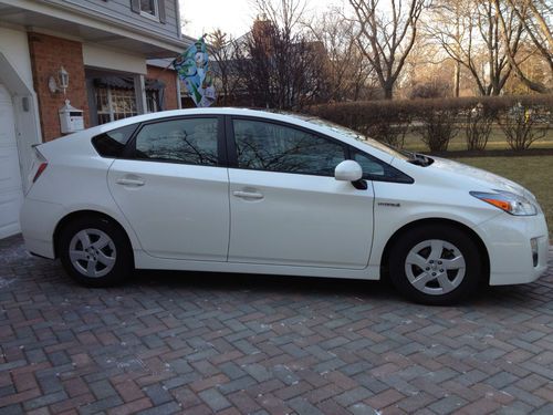 2010 toyota prius base hatchback 4-door 1.8l iv package with solar panel roof