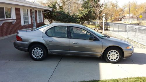 1999 dodge stratus, interior and exterior in excellent condition. clean title