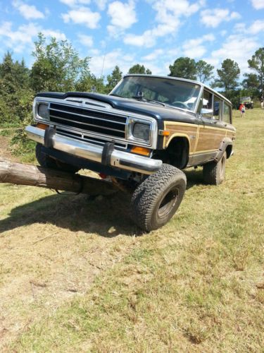 Jeep grand wagoneer 1989 upgraded for off roading 4x4