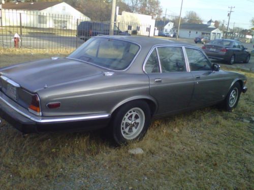 Silver garage kept &#039;86 jaguar xk6