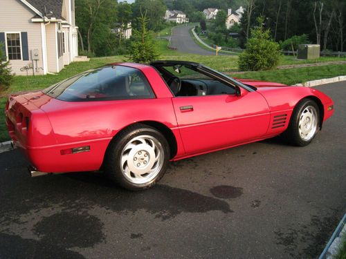 1992 chevrolet corvette red/blk  - mint!!