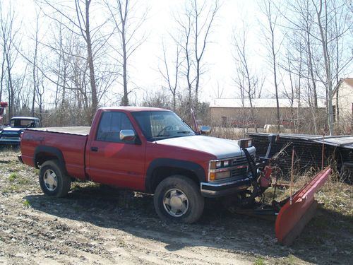 1989 chevy truck 5.7l, 4x4, automatic trans., 7'6" western pro plow