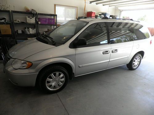 2005 chrysler town&amp;country touring minivan,stow&amp;go, handicapped equipped