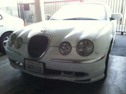 Beautiful white 2000 jaguar