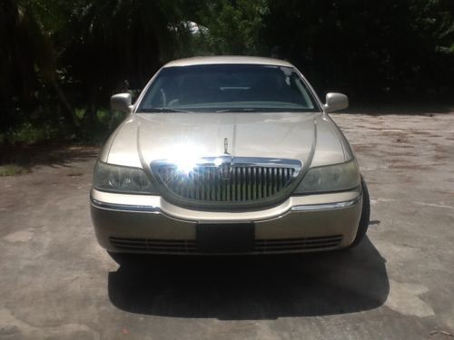 2004 lincoln towncar signature series 155.000 miles drives and shifts 100%