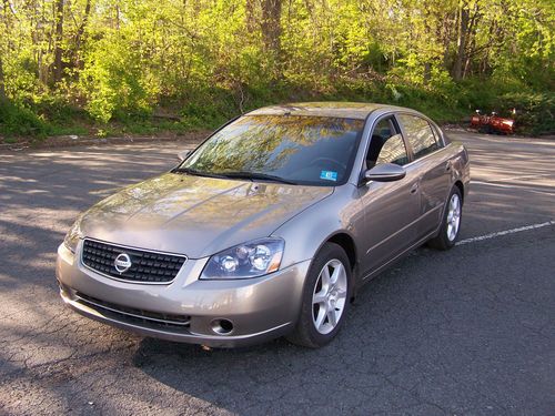 2005 nissan altima - moonroof - cd - 1 owner - priced to sell - good on gas