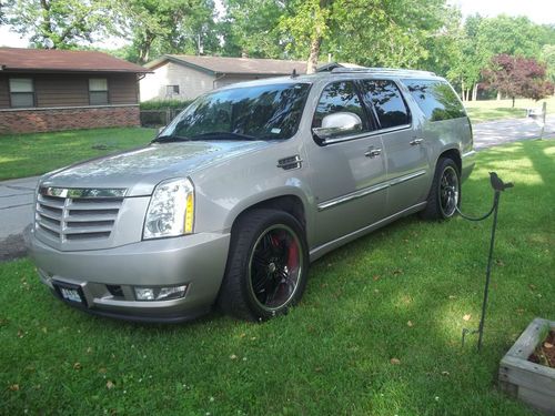 2007 cadillac escalade custom and many extras super charger 22" wheels nice!!!!