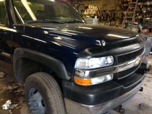 2002 chevy 3500 cab&amp; chassis 4x4 6 speed only 63k miles!