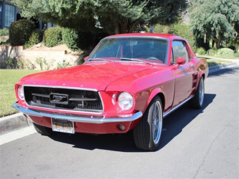 Ford: mustang delux