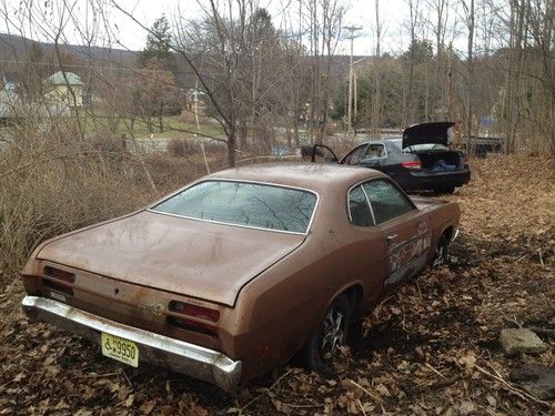 1970 plymouth duster 318 ac car..... needs total restoration