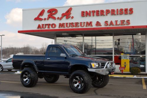 Toyota tacoma 4x4 custom pick up must see,clean, show quality,no reserve