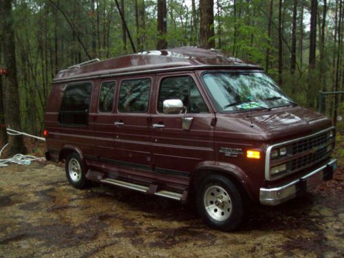 1993 chevy camper van,very nice inside,recent engine rebuild,tv,bed,runs great