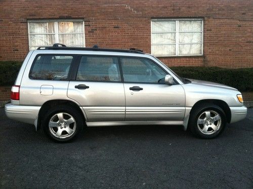 2001 subaru forester s - awd - big pano sunroof - very clean - low reserve -$$$