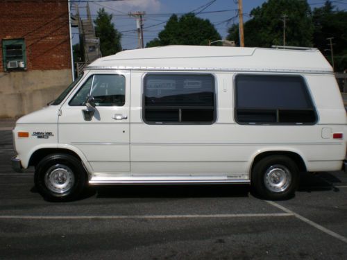 3/4 ton chevy g20 van        camper van ~ work van