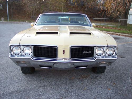 1970 olds cutlass supreme convertible (442 replica)..look at this one !!