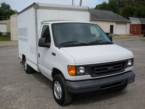 10 ft box van.....excellent condition!!!!!........ready to work!!!!!!!!!!!!!!!!!