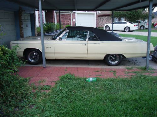 1967plymouth fury iii  5.2l convertible w leather, auto trans ps, pb air (fact)