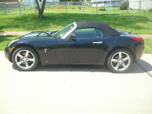 2007 pontiac solstice convertible only 66xxx miles adult driven very nice