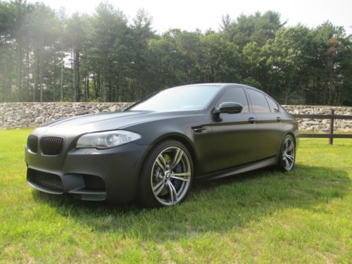 2013 bmw m5 rarest of the rare!  frozen black, as new!