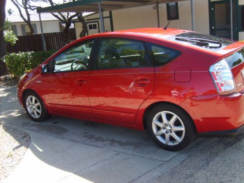 Extra clean, low miles, navigation, leather, non smokers,red/grey