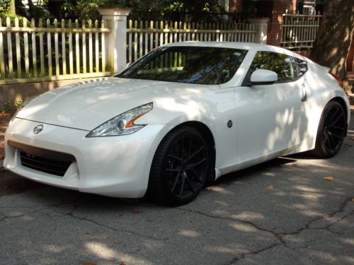 2009 nissan 370z coupe, sport package, many extras, white, excellent condition