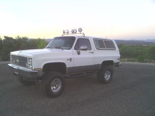 1988    chevrolet blazer, k5,,automatic,ice cold ac,removable top builtmoter