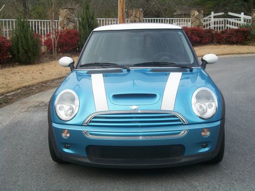 Immaculate mini cooper s,6 speed manual,clean title,good carfax,low miles 4year