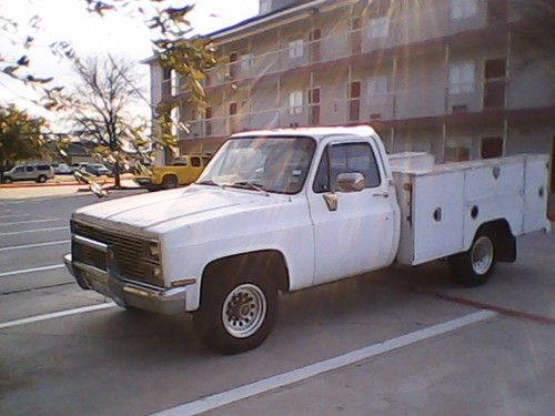 1983 chevorlet silveraldo 1 ton work truck w utility bed no ladder rack white