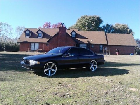 Black 1996 chevy impala ss with 24&#034; &#034;iroc&#034; rims!!!! clean!!!!