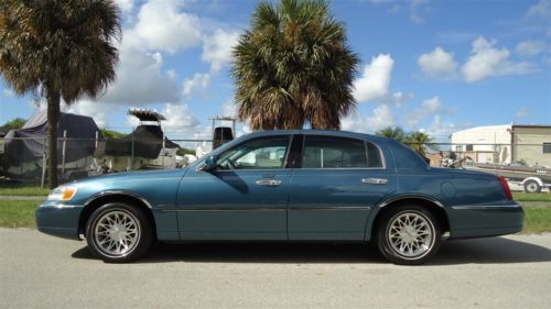 2002 lincoln town car signature series two owner palm beach fla car no reserve