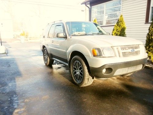 Sport supercharged, beautiful, mint-condition, 4x4. clean title. leather.