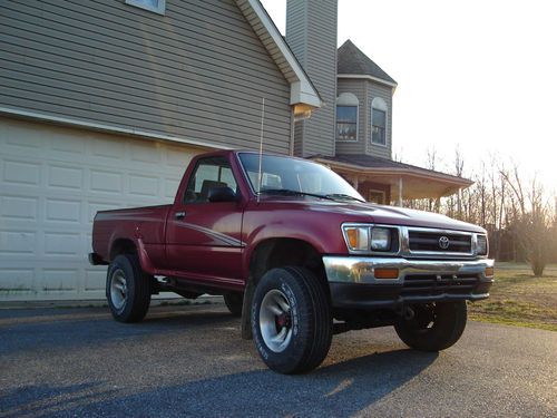 94 toyota 4x4 truck 22re manual trans. like tacoma~ absolute no reserve