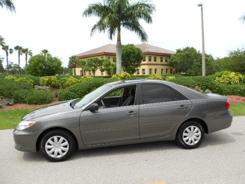 2005 florida toyota camry 1-owner! 32mpg! fully serviced and clean!