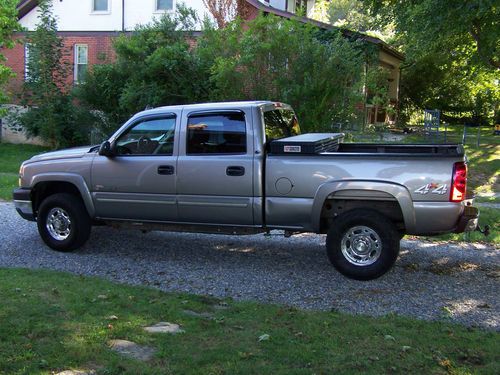 2006 chevy 2500 hd crew cab 4x4 leather and loaded 6.0 v-8