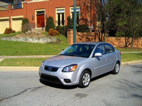 Free delivery, sirius radio, automatic, 8 airbags, fully serviced, clean carfax