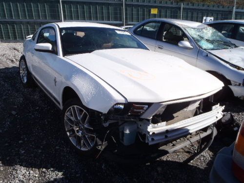 2012 ford mustang  12 white  v6 6 speed manual heated seats  alloys  tn  salvage