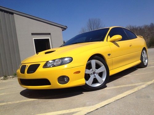 2005 pontiac gto -18k miles- 6 speed stunning yellow - best deal ls2 bone stock!