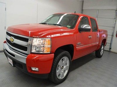 Lt 5.3l crew cab with leather/auto,red toneau bed cover chrome wheels red hot