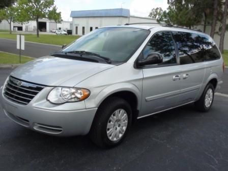 2005 chrysler town &amp; country lx