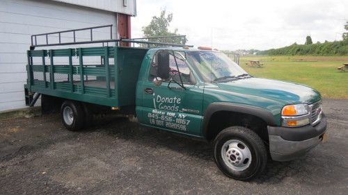 2002 gmc sierra c3500 commercial truck with power lift gate - great condition!!!
